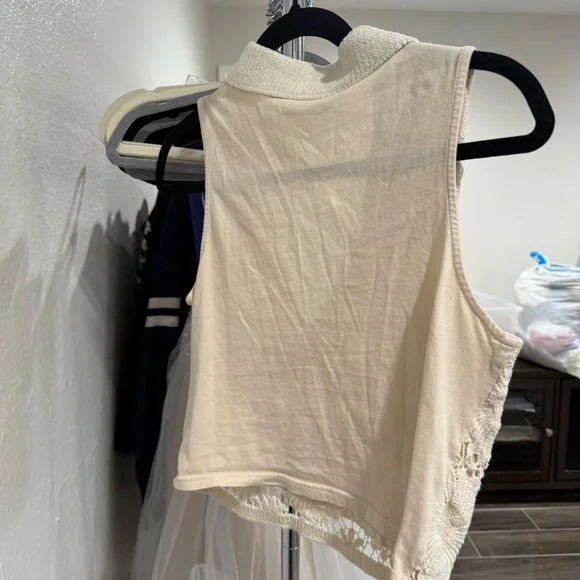 Stradivarius Beige Crochet V-Neck Crop Top - Picture 4 of 4